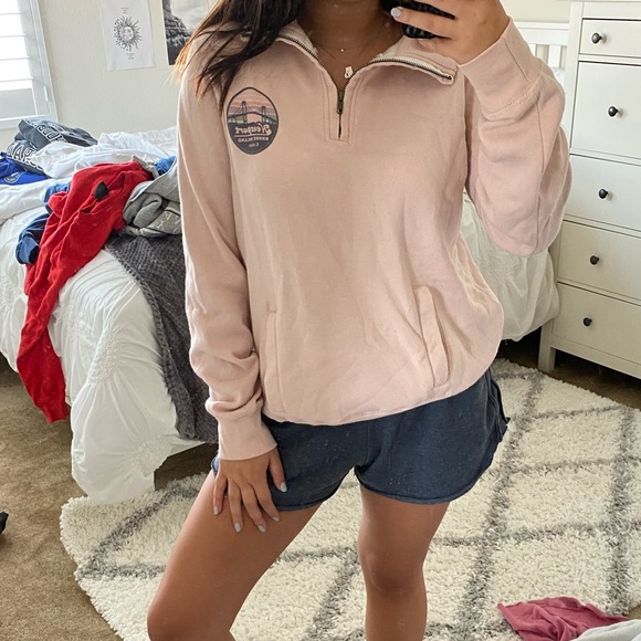 Tops - super cute newport, ri sweatshirt!